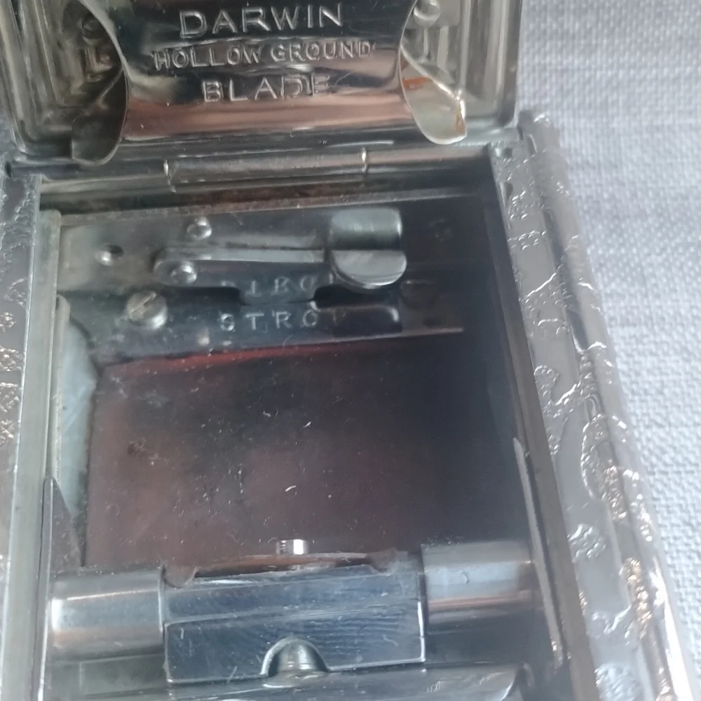 Darwin Hollow Ground Safety Razor - Picture 4 of 8